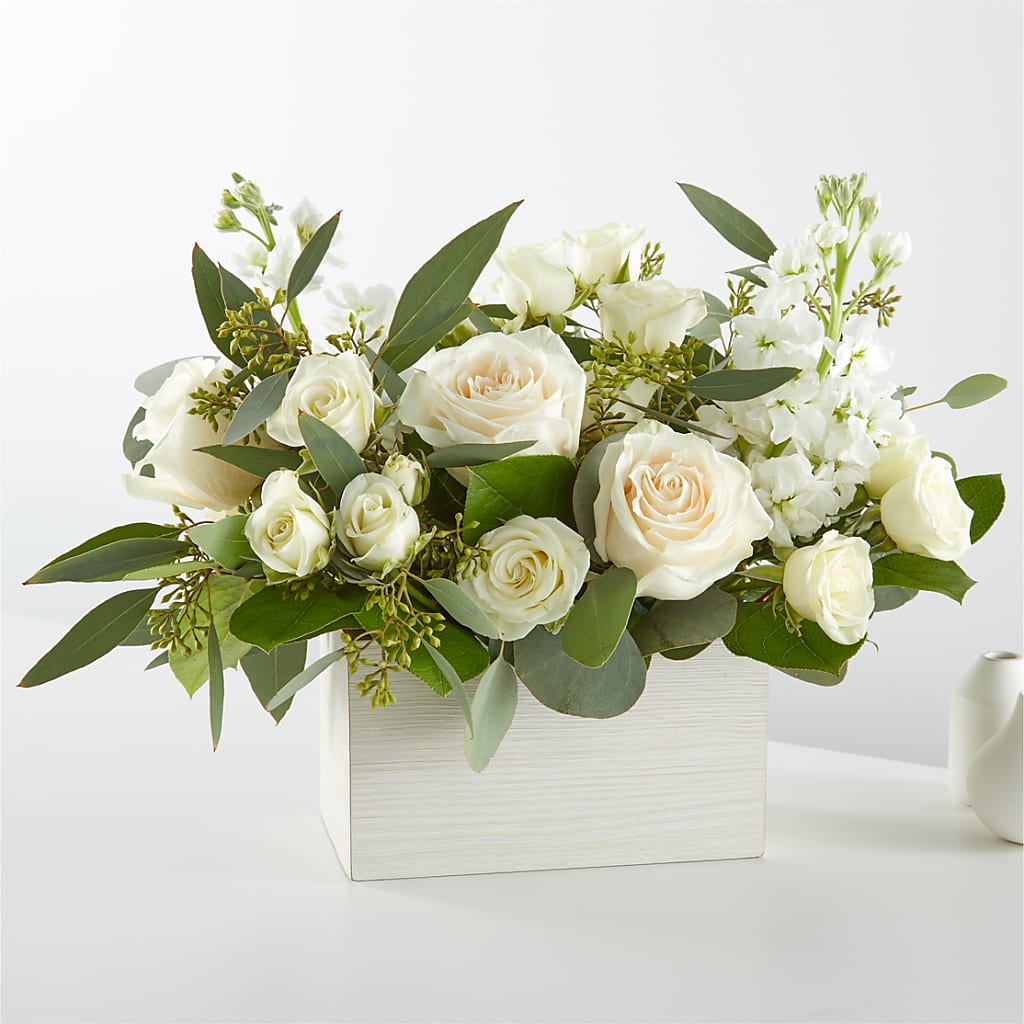 Fresh Linen Box Bouquet – Hirzel Brothers Greenhouse, Toledo OH