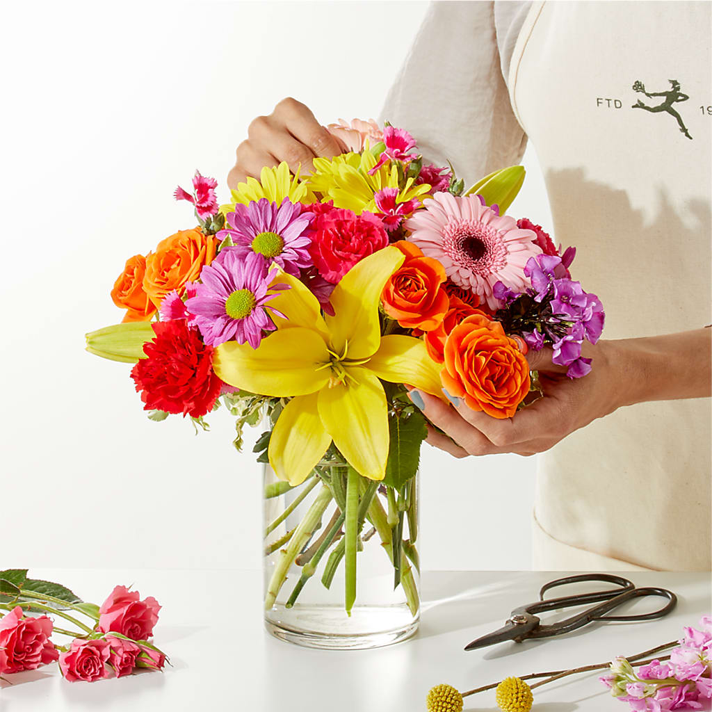 Cue the Confetti - A Florist Original – Hirzel Brothers Greenhouse, Toledo OH