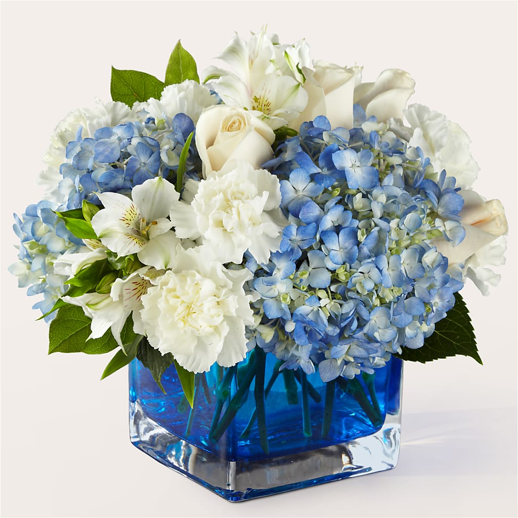 Soothing Waters Bouquet – Hirzel Brothers Greenhouse, Toledo OH