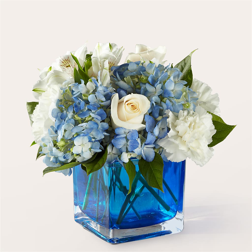 Soothing Waters Bouquet – Hirzel Brothers Greenhouse, Toledo OH