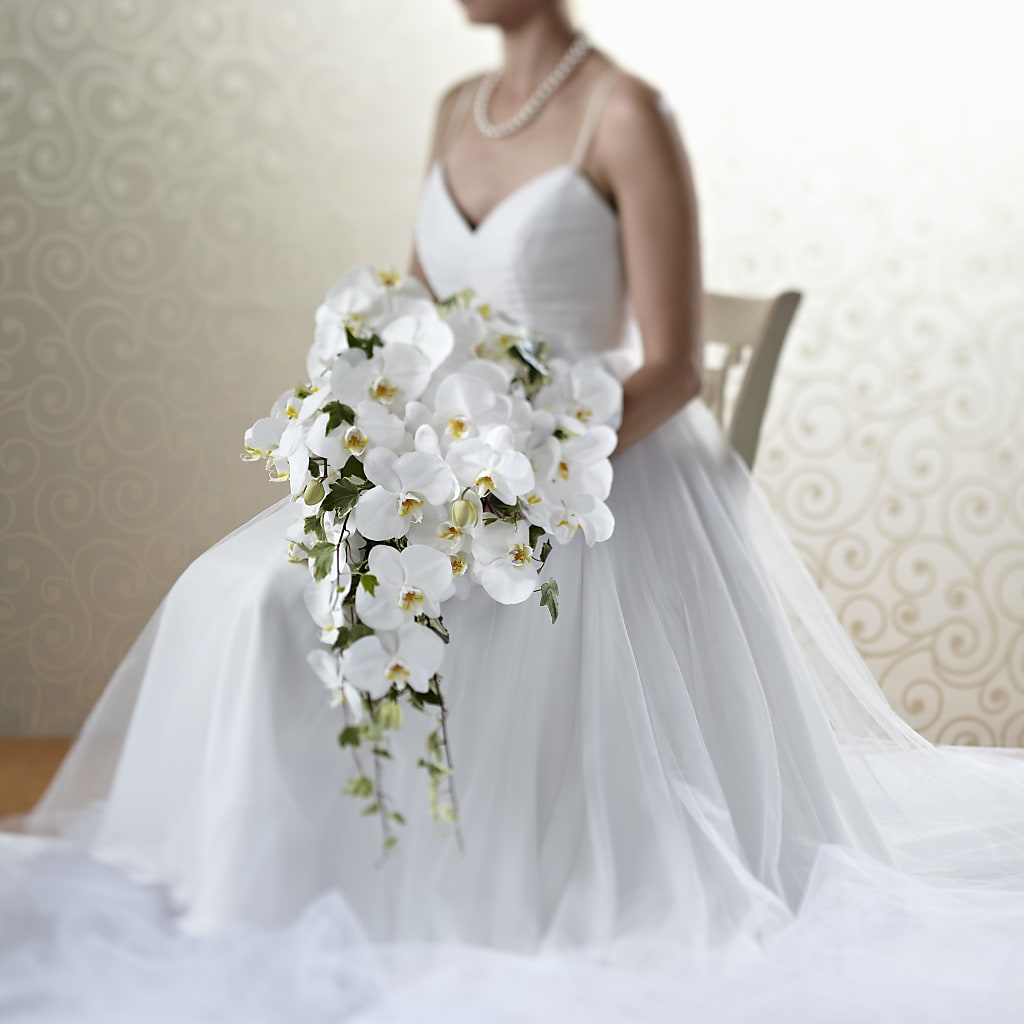 Classic White Bouquet – Hirzel Brothers Greenhouse, Toledo OH
