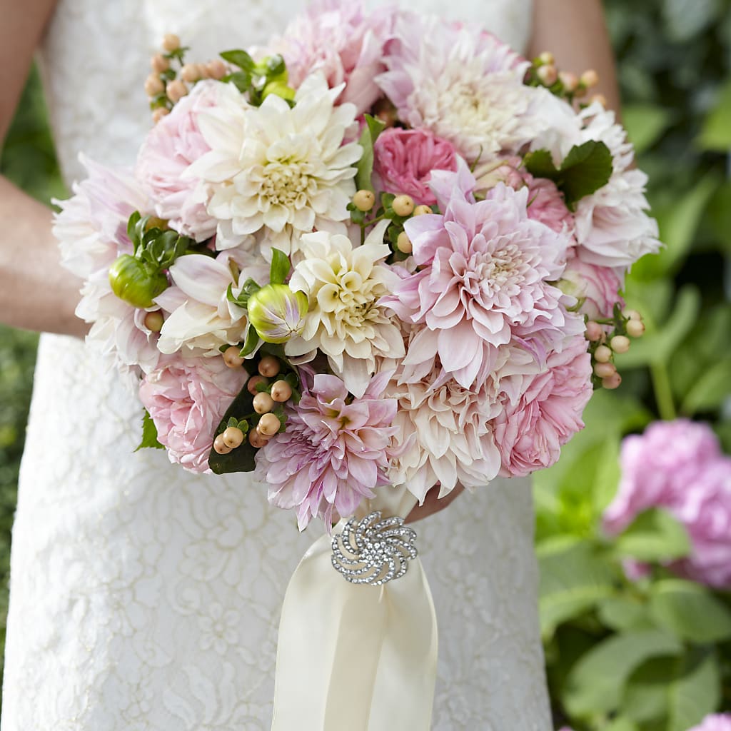 Heart's Promise Bouquet – Hirzel Brothers Greenhouse, Toledo OH