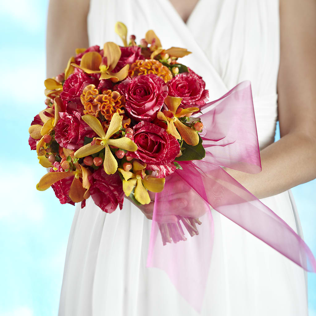 Brilliant Shades of Love Bouquet – Hirzel Brothers Greenhouse, Toledo OH