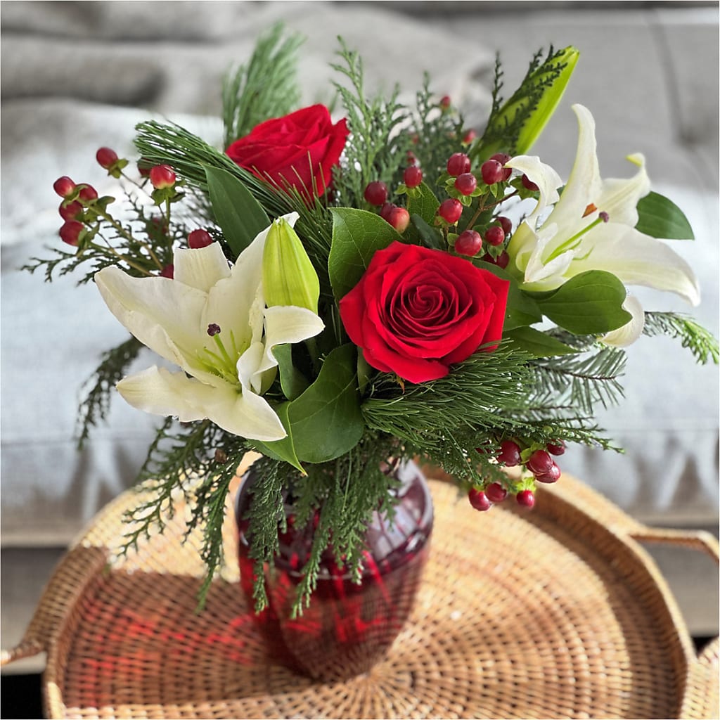 Evergreen Delight Bouquet –  Hirzel Brothers Greenhouse, Toledo OH
