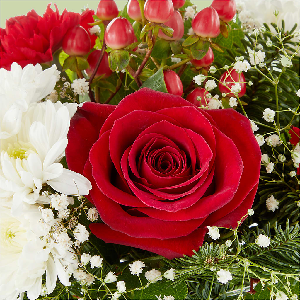Chance of Flurries Bouquet –  Hirzel Brothers Greenhouse, Toledo OH