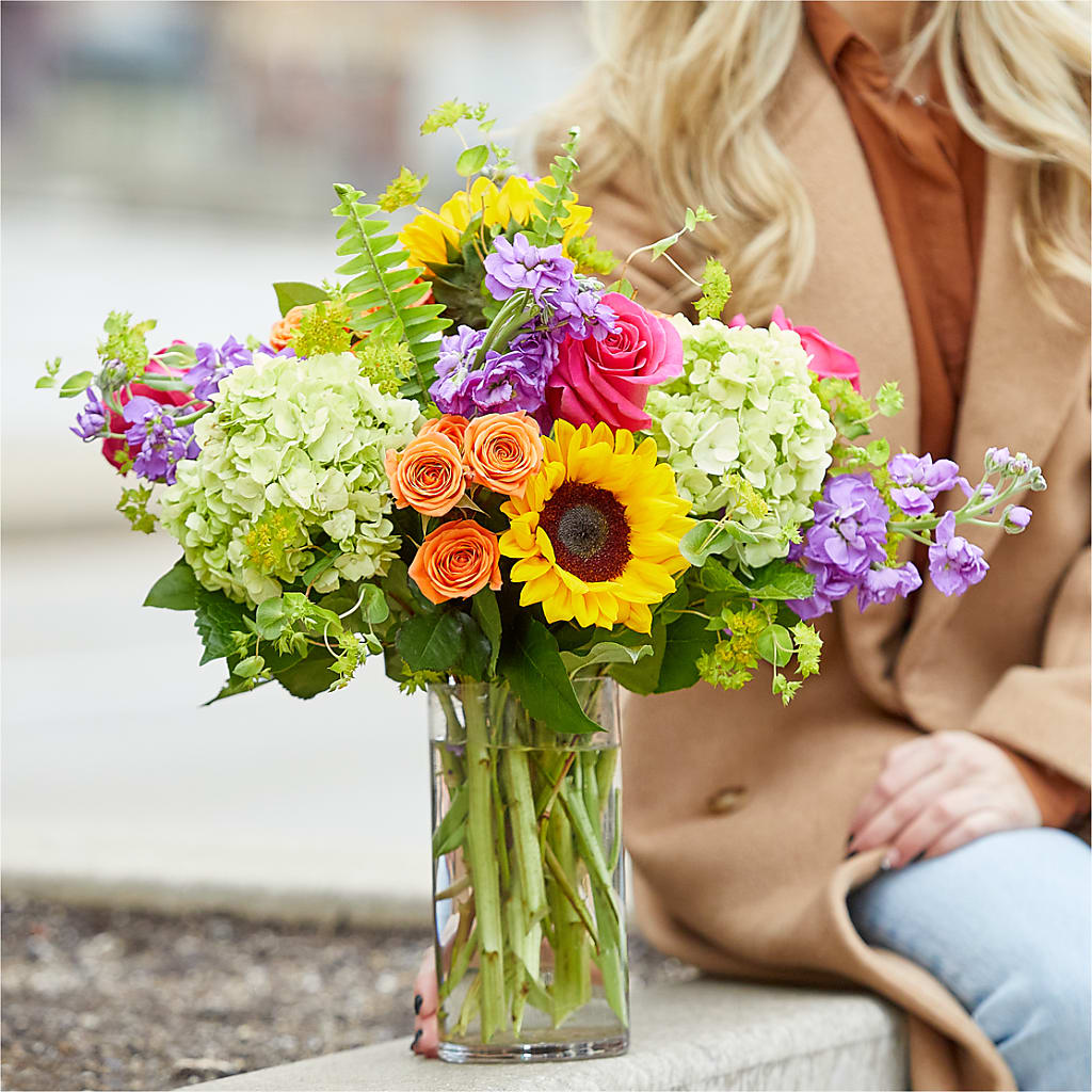 Vibrant Greetings Bouquet –  Hirzel Brothers Greenhouse, Toledo OH