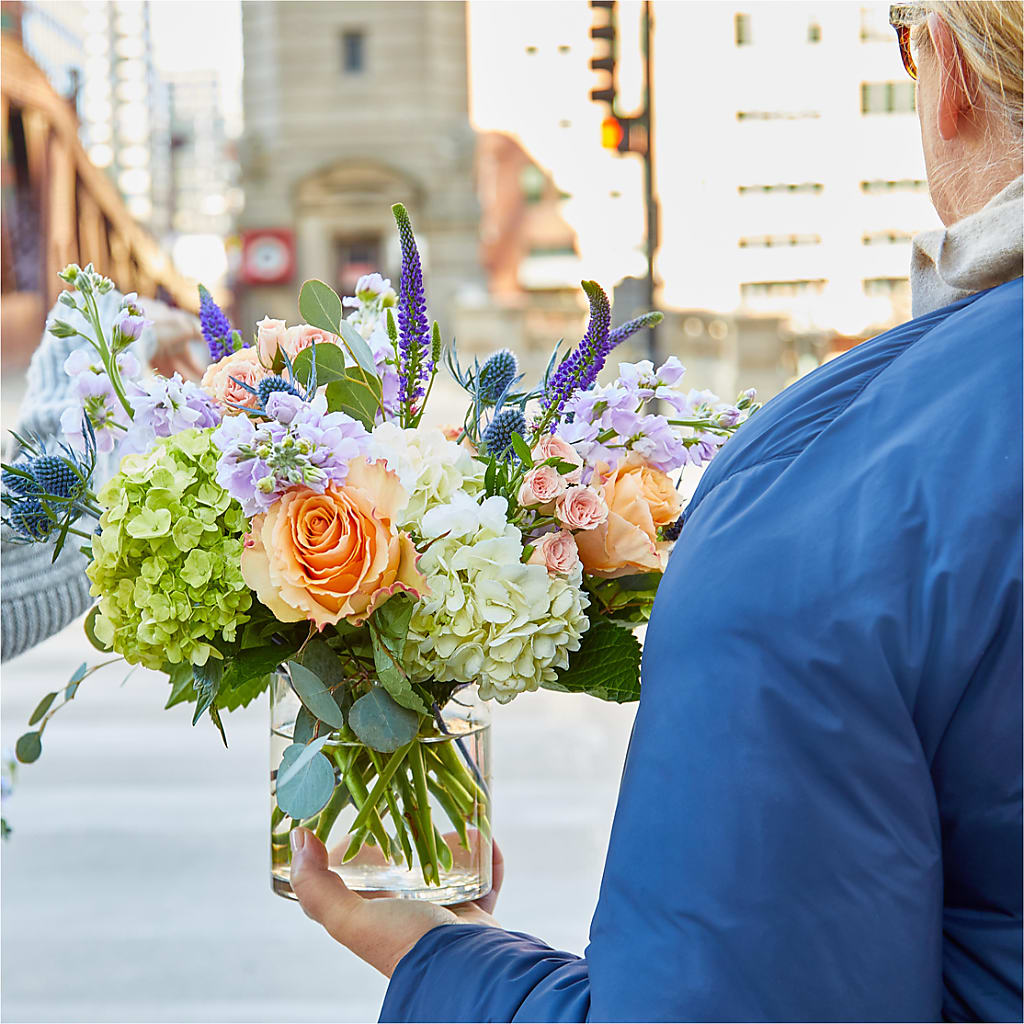 Porch Swing Bouquet –  Hirzel Brothers Greenhouse, Toledo OH